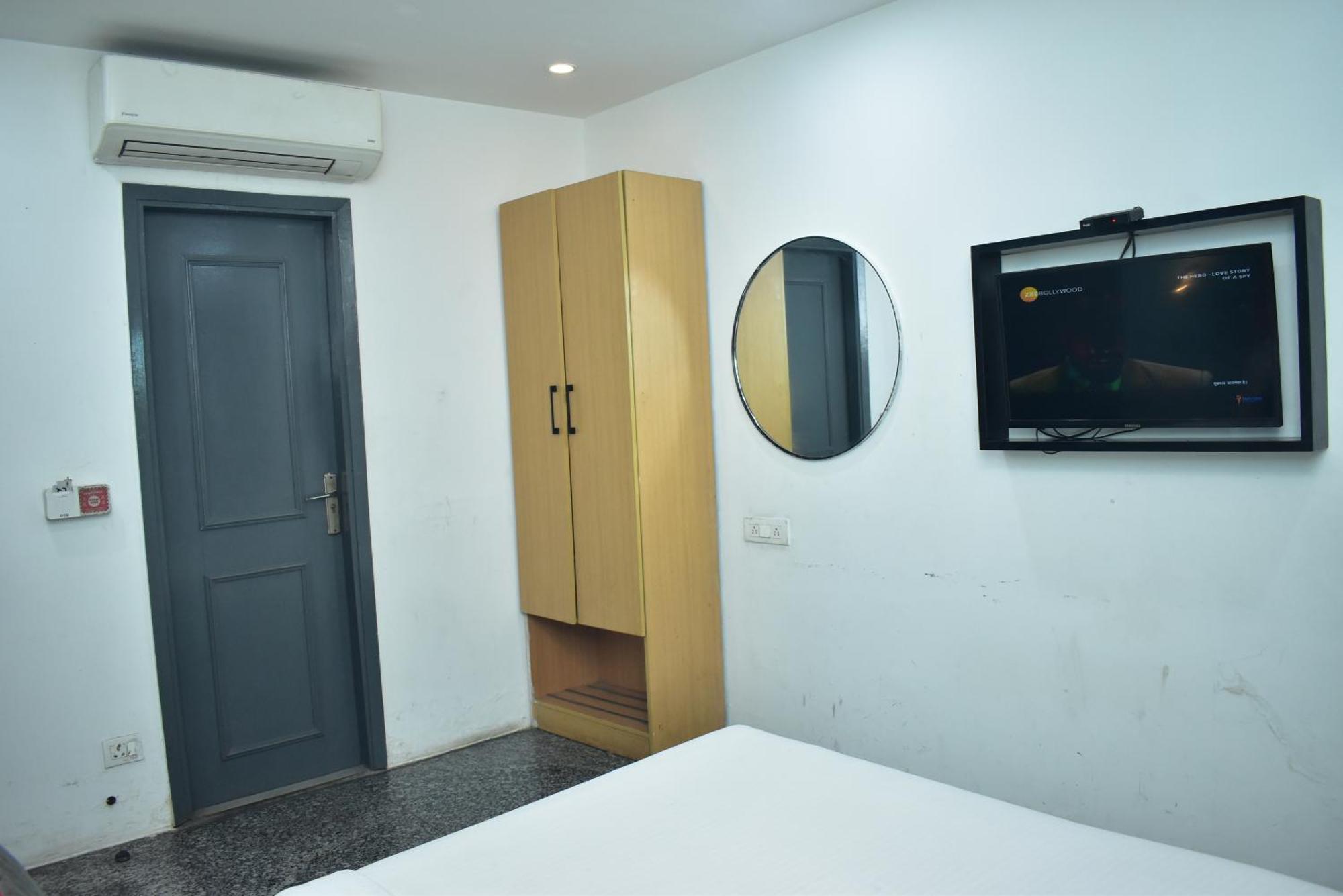 Hotel Golden Saffron By Qotel-Punjabi Bagh New Delhi Ngoại thất bức ảnh