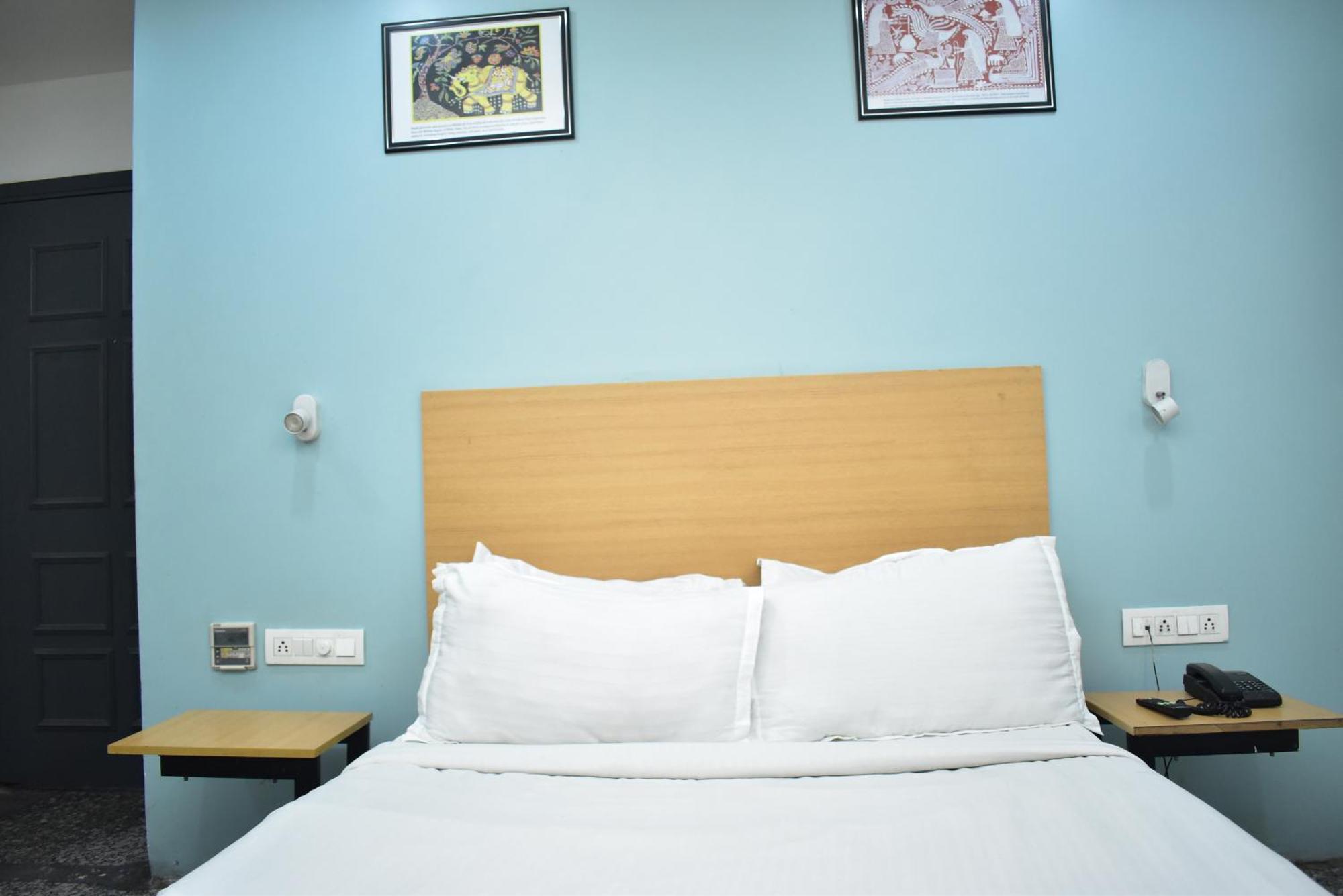 Hotel Golden Saffron By Qotel-Punjabi Bagh New Delhi Ngoại thất bức ảnh