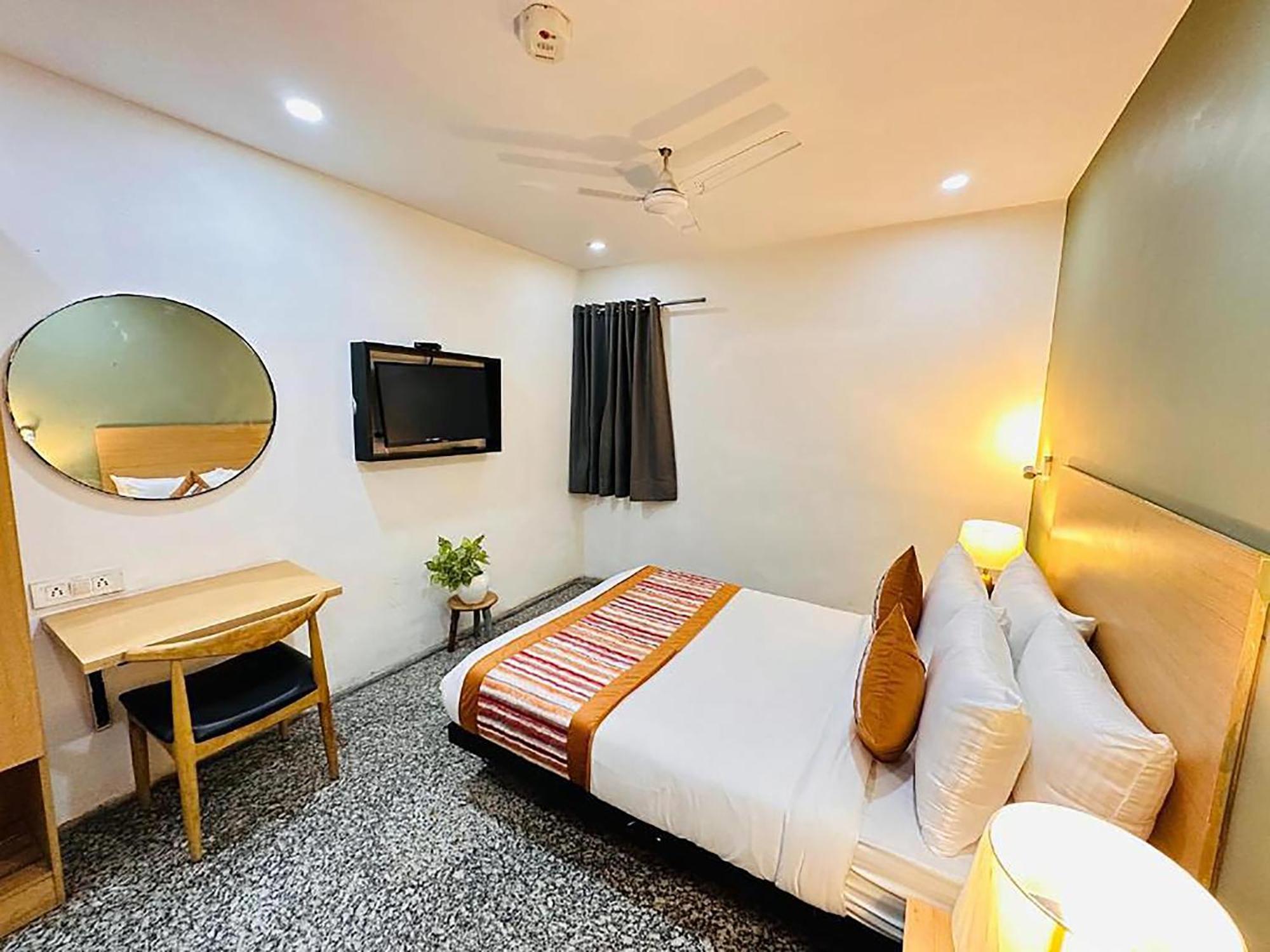 Hotel Golden Saffron By Qotel-Punjabi Bagh New Delhi Ngoại thất bức ảnh
