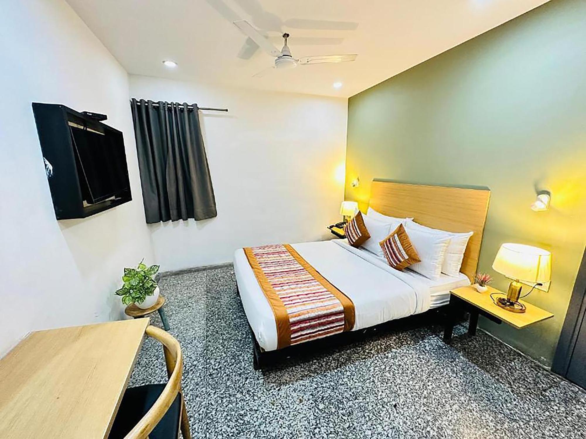 Hotel Golden Saffron By Qotel-Punjabi Bagh New Delhi Ngoại thất bức ảnh