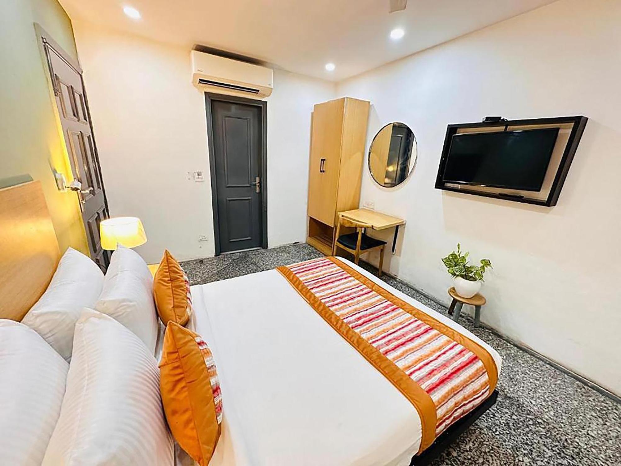 Hotel Golden Saffron By Qotel-Punjabi Bagh New Delhi Ngoại thất bức ảnh