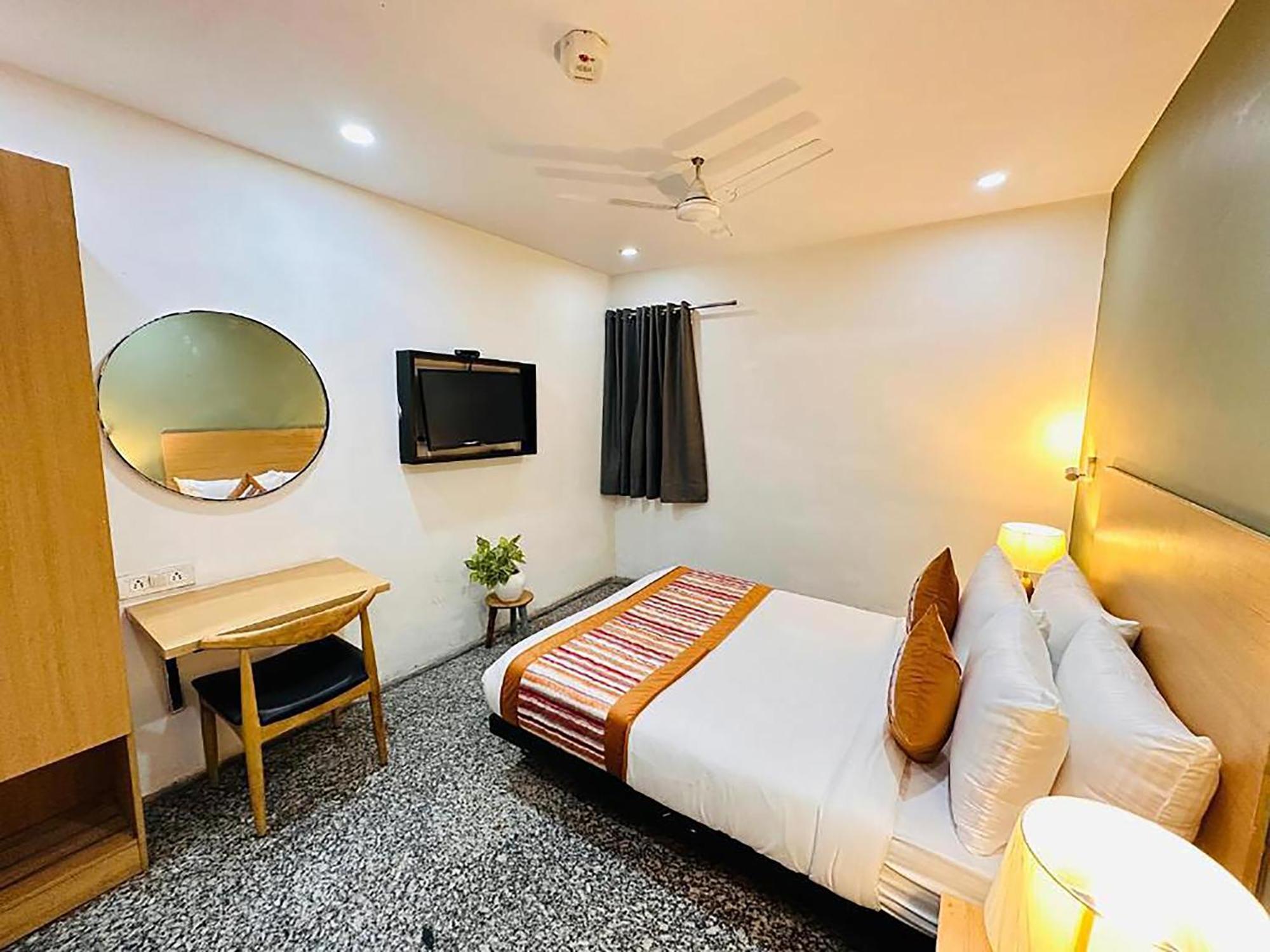 Hotel Golden Saffron By Qotel-Punjabi Bagh New Delhi Ngoại thất bức ảnh